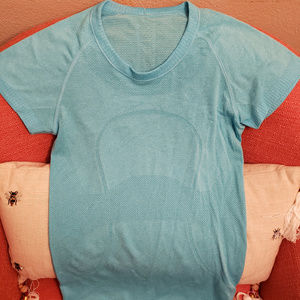 Lululemon T-Shirt